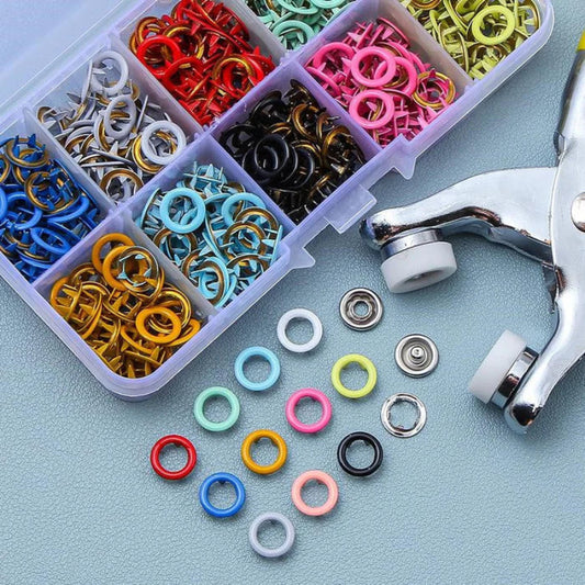 Αδιάβροχη στερέωση: εύκολα τοποθετούμενα κουμπιά πίεσης 